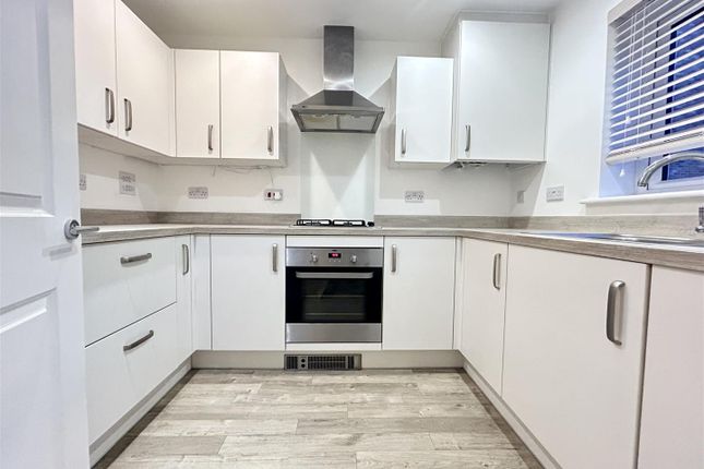 9, Taylor Close, Harlow photo 2