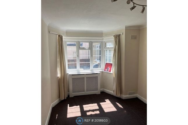 Thumbnail Studio to rent in Fordwych Court, London