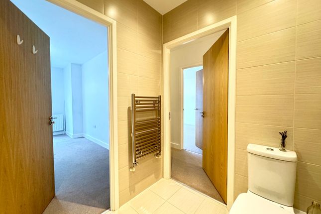 2-bed flat on Chronicle Avenue, London, £425,000