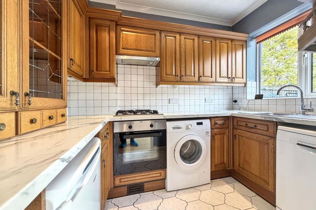 37 Largewood Avenue, Surbiton photo 4
