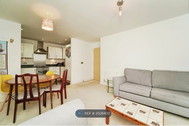 Thumbnail Flat to rent in Wraysbury Drive, West Drayton