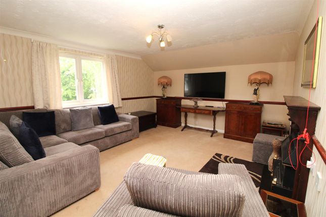 30 Hudsons Court,, Darkes Lane, Potters Bar photo 2