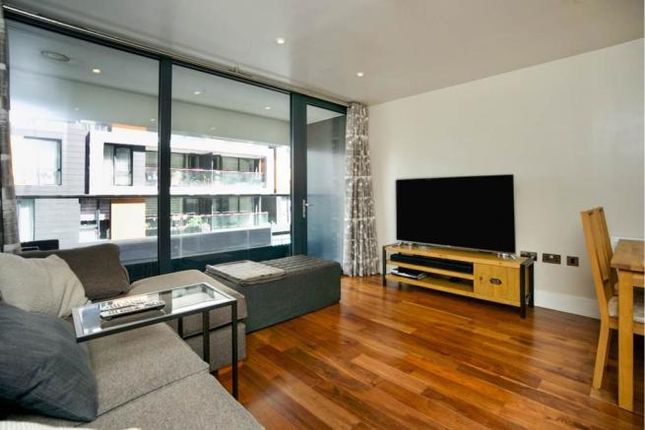 Flat to rent in Lambarde Square, London