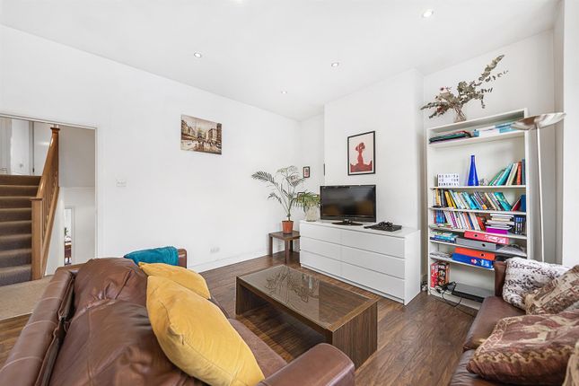 Flat to rent in Strathleven Road, London