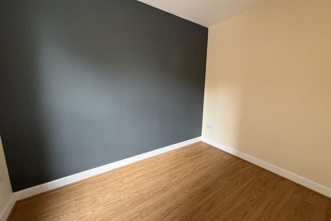 Flat 3, St. Johns Square, Wolverhampton photo 5