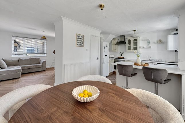 28, Elizabeth Way, Colchester photo 4