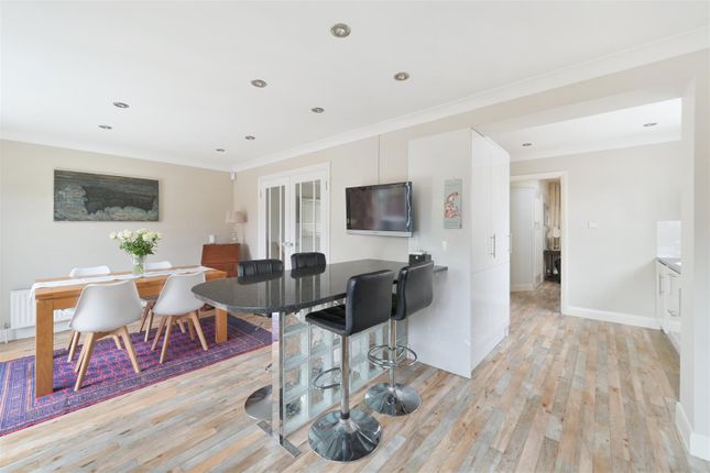 12, Roundwood Way, Banstead photo 3