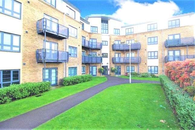 Thumbnail Flat for sale in Pond Road, Farnborough, Hampshire