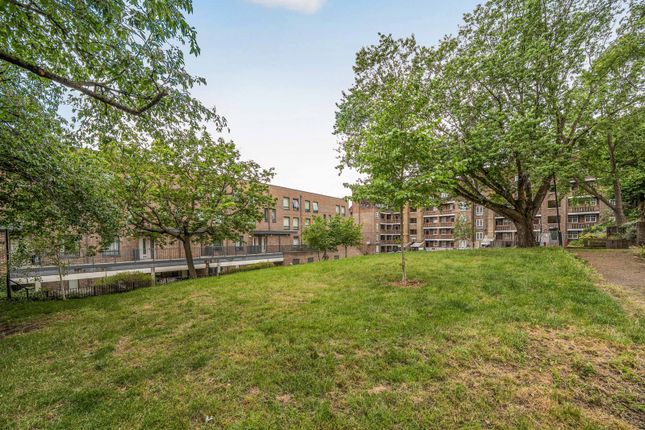 Flat 15, Southdown House,, East Dulwich Estate, London photo 4