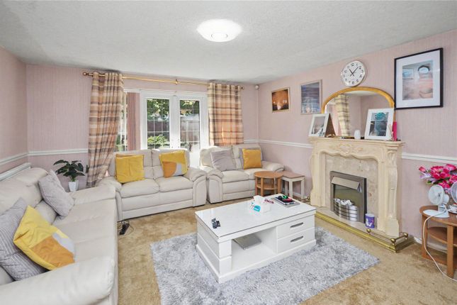 3, Rocheford Grove, West Yorkshire photo 4