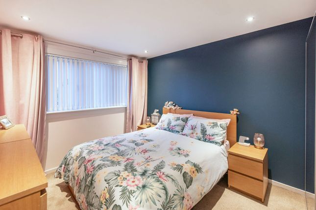 12, Inchmickery Avenue, Dalgety Bay photo 5