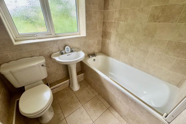 21, Saltcote, Middlesbrough photo 4