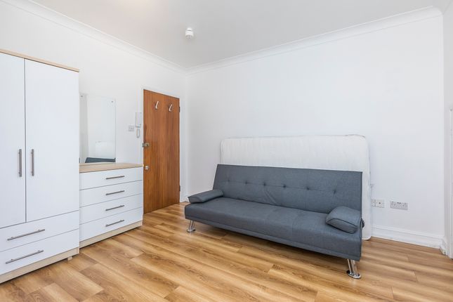Flat 404, 37-41 Warwick Road, London photo 5