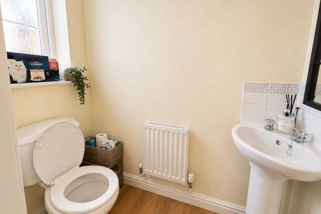 43 Buttercup Close, Corby photo 2