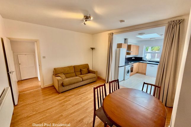 Northfield Avenue, Ealing photo 4