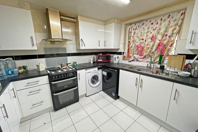 187, Harlech Gardens, Hounslow photo 3
