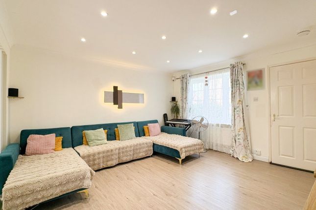 220, Great Meadow Road, Bristol photo 4