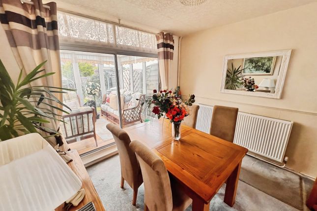 4, St. Aidans Close, Staffordshire photo 3