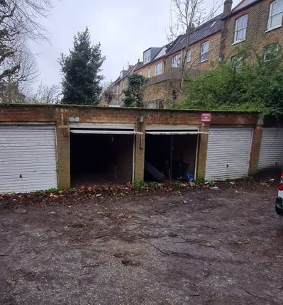 Parking/garage to rent in Fairhazel Gardens, London
