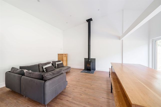 4 Stonehaven Barns, Crewkerne photo 4