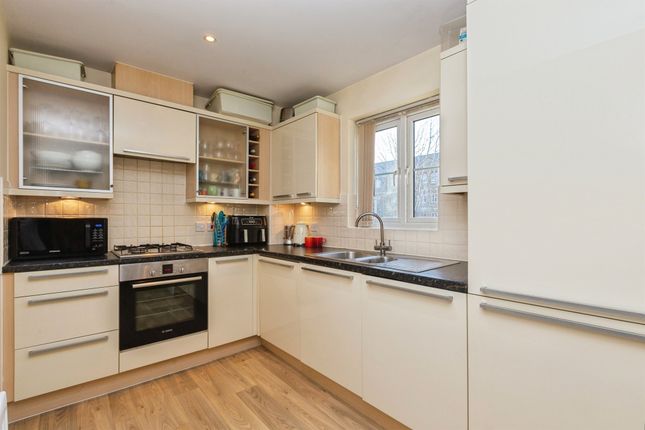 Flat 31, Barnshaw House, Coxhill Way, Aylesbury photo 2