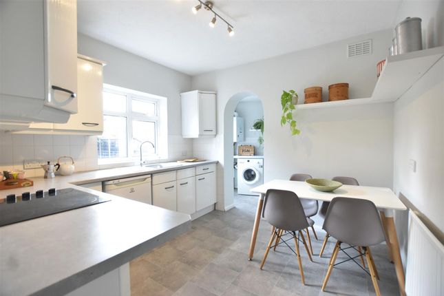 8 Hillside Road, Ashtead photo 2