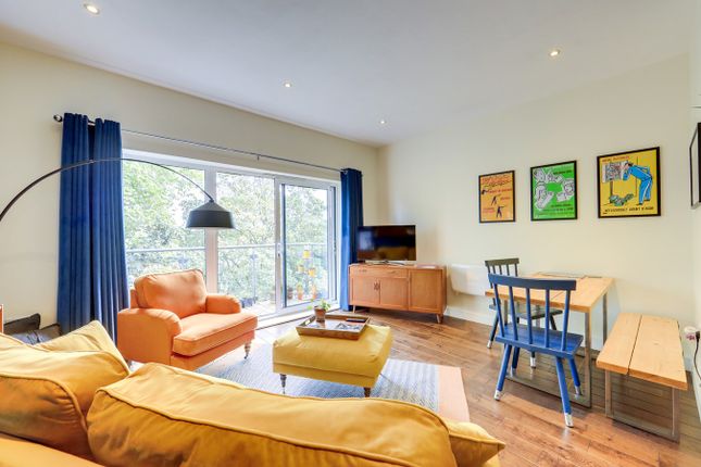 Thumbnail Flat for sale in Desvignes Drive, Hither Green, London