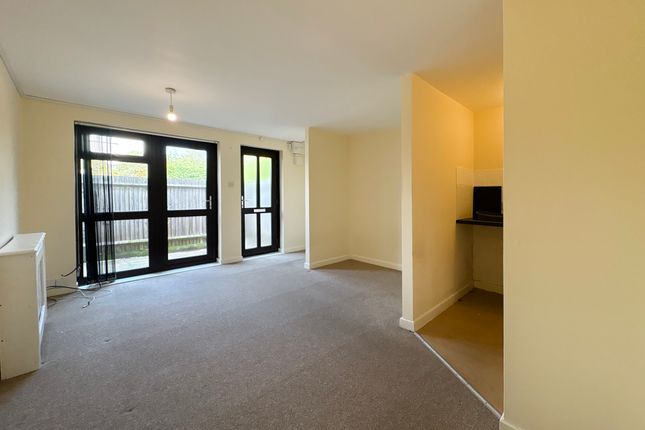 6, Armada Court, Elm Avenue, Chatham, Kent, ME4 photo 2