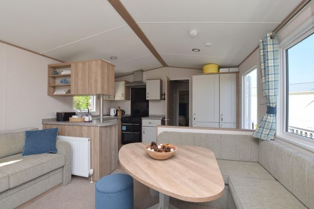 4 Meadow, New Beach Holiday Park, Hythe Road, Dymchurch photo 5
