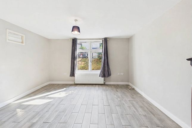 35A Rowan Avenue, High Wycombe photo 4