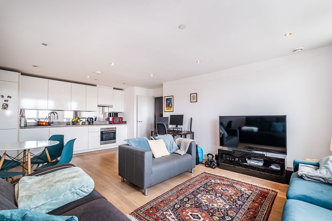 Thumbnail Flat to rent in Clement Avenue, London