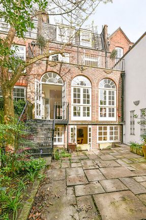 Town house for sale in Royal Hospital Road, London