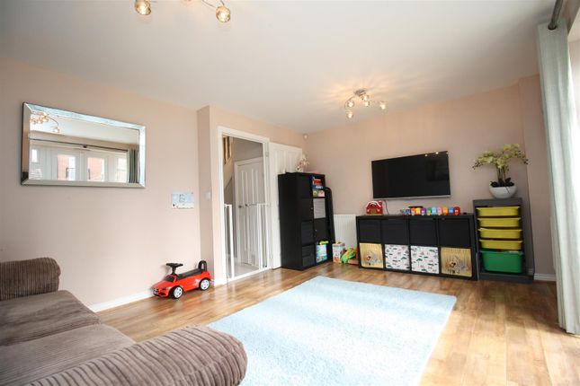 28, Sumatra Crescent, Milton Keynes photo 2