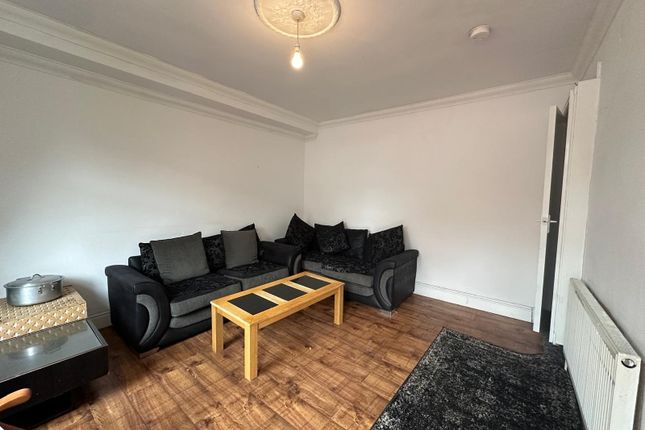 Thumbnail Terraced house to rent in Queens Road, Hyde Park, Leeds