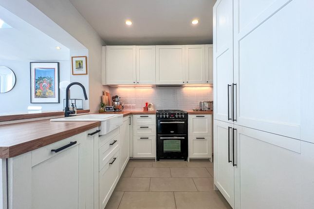 Bell Road, East Molesey photo 2