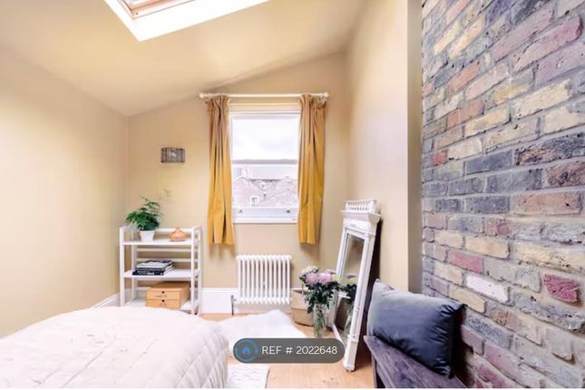 Terraced house to rent in Dunlace Road, London