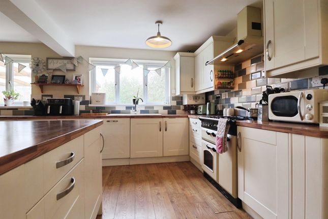 68, Churchfields, Barry photo 3