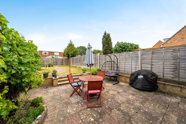 23, Emlyn Road, Surrey photo 3