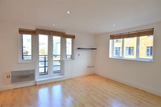 1 Tanyard House, Brentford Lock, Brentford photo 2