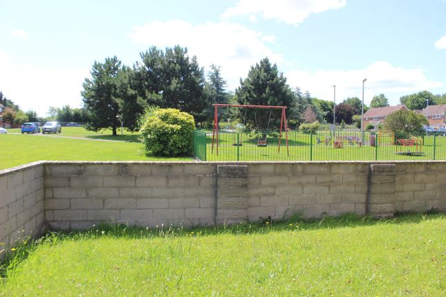 37, Pinewood Square, Barry photo 2