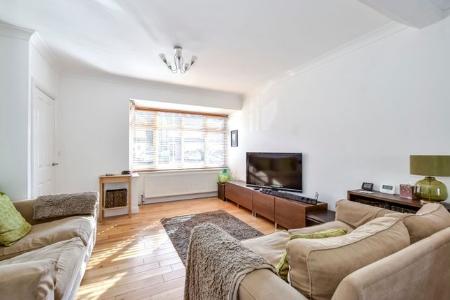 122 Briar Road, Watford photo 2
