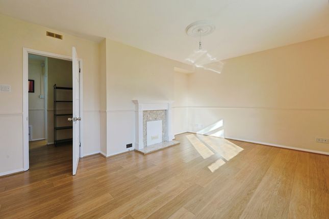 Flat C, 331, Upper Richmond Road, London photo 3