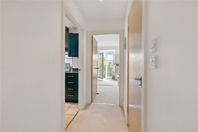 Flat 10, Cavalier Court, 14, St. Marks Road, Teddington photo 4