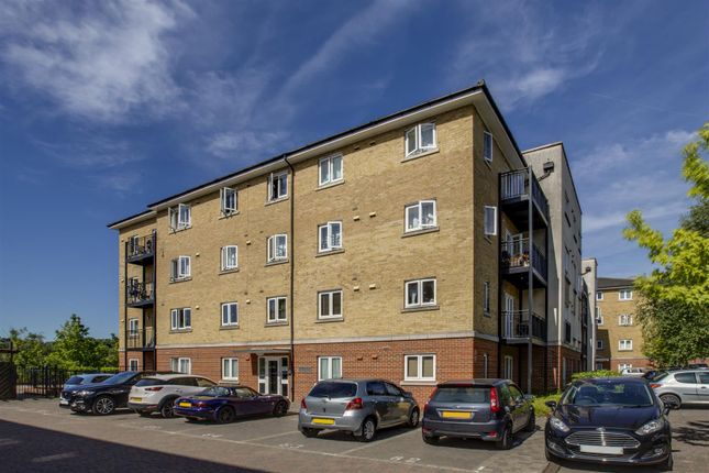 Flat to rent in Tadros Court, High Wycombe