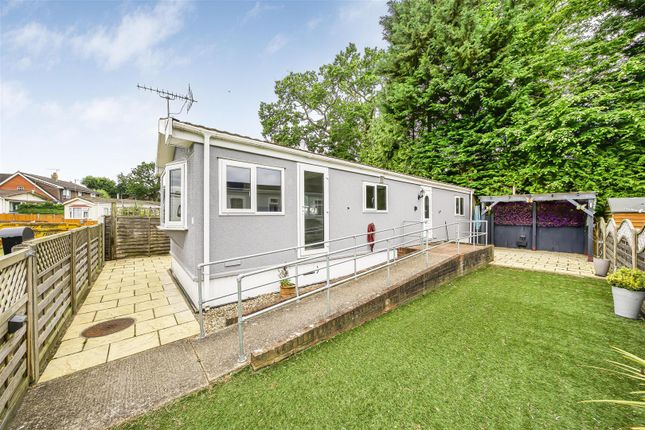 Thumbnail Mobile/park home for sale in Meadow Close, Bricket Wood, St. Albans