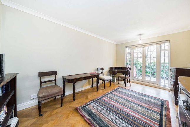 22, Thames Village, London photo 4