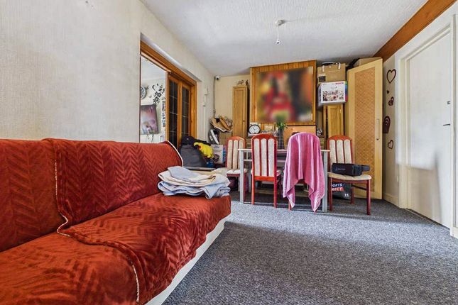 3,, Willow Tree Close, Middlesex photo 3