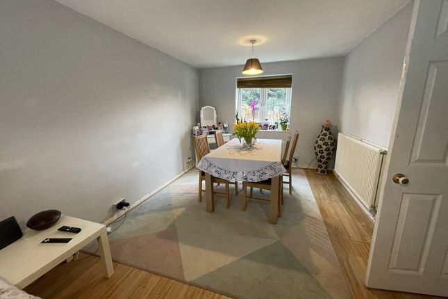 Flat to rent in Village Road, Enfield