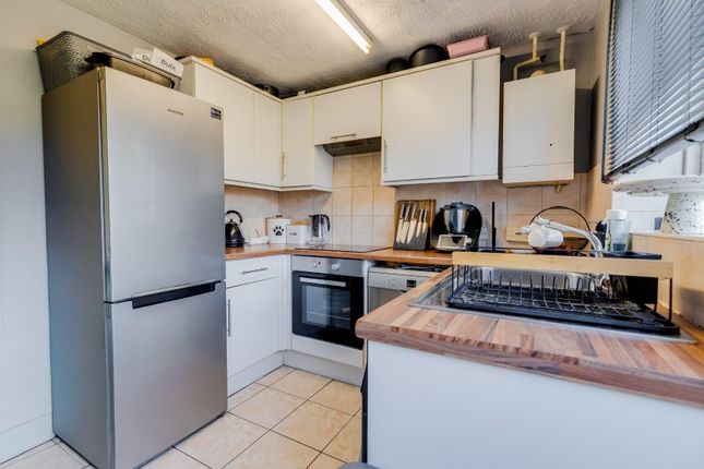 8, Beacon Court, Northampton photo 3