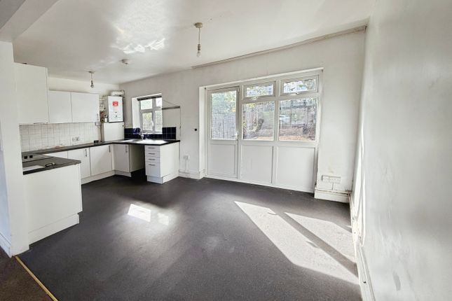 111, Gospatrick Road, London photo 3